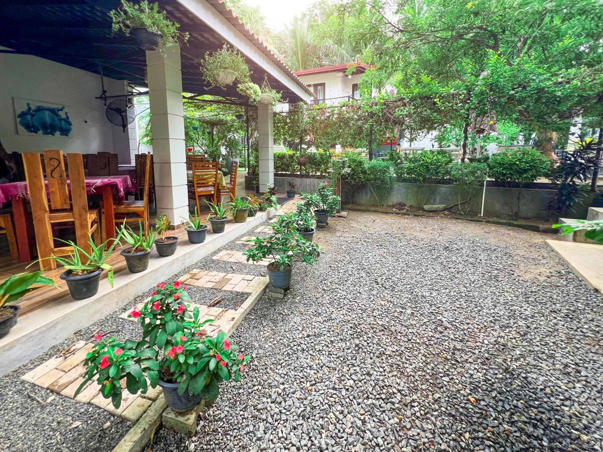 Villa Red Lobster Hikkaduwa Bagian luar foto